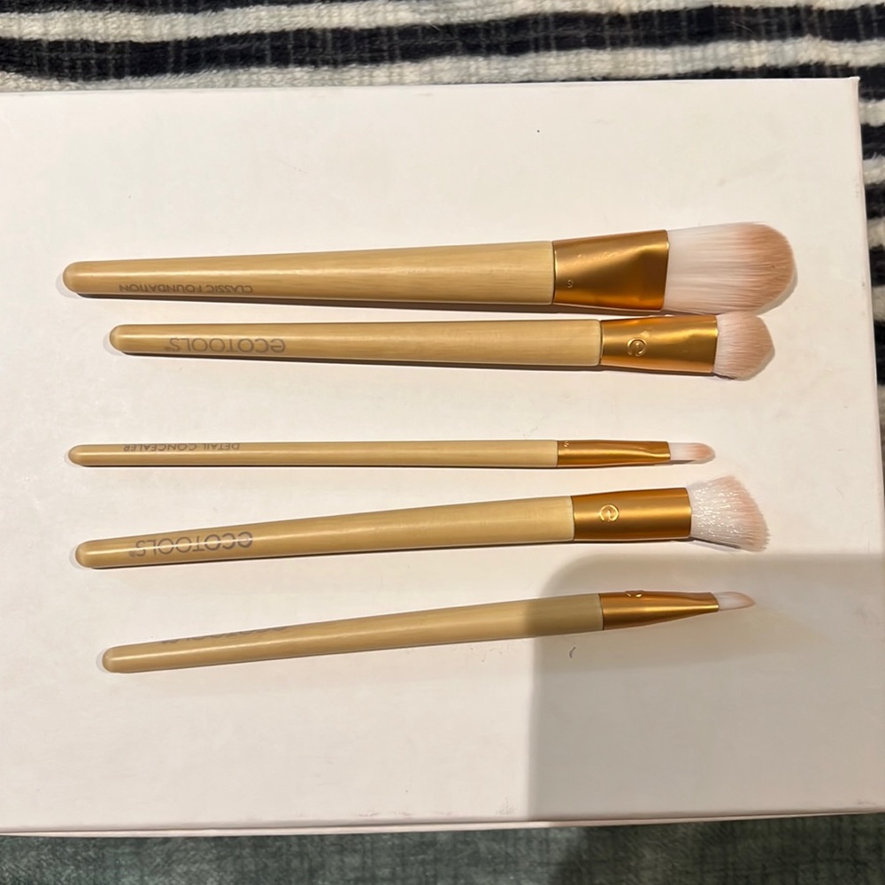 Set of brushes- ecotools